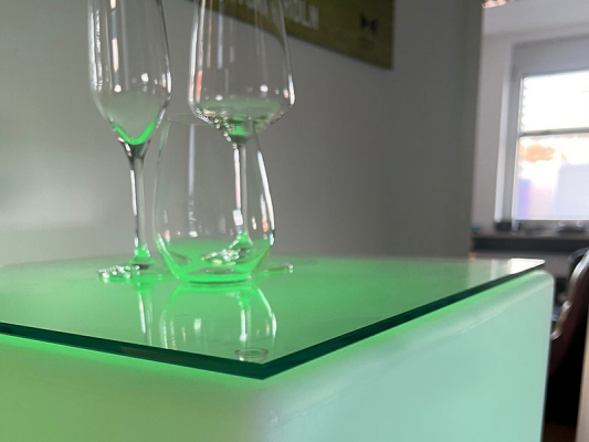 LED Stehtisch/Cube mit Glasplatte